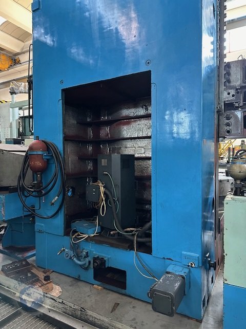 TOS Hulín SKQ 20 CNC palet.